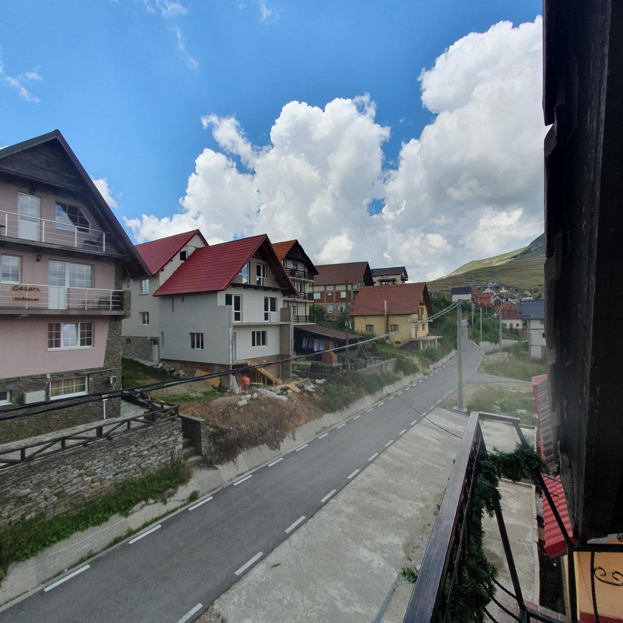 Cameră dublă buget
